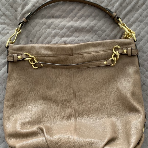 Tan Coach hobo bag - Picture 4 of 8